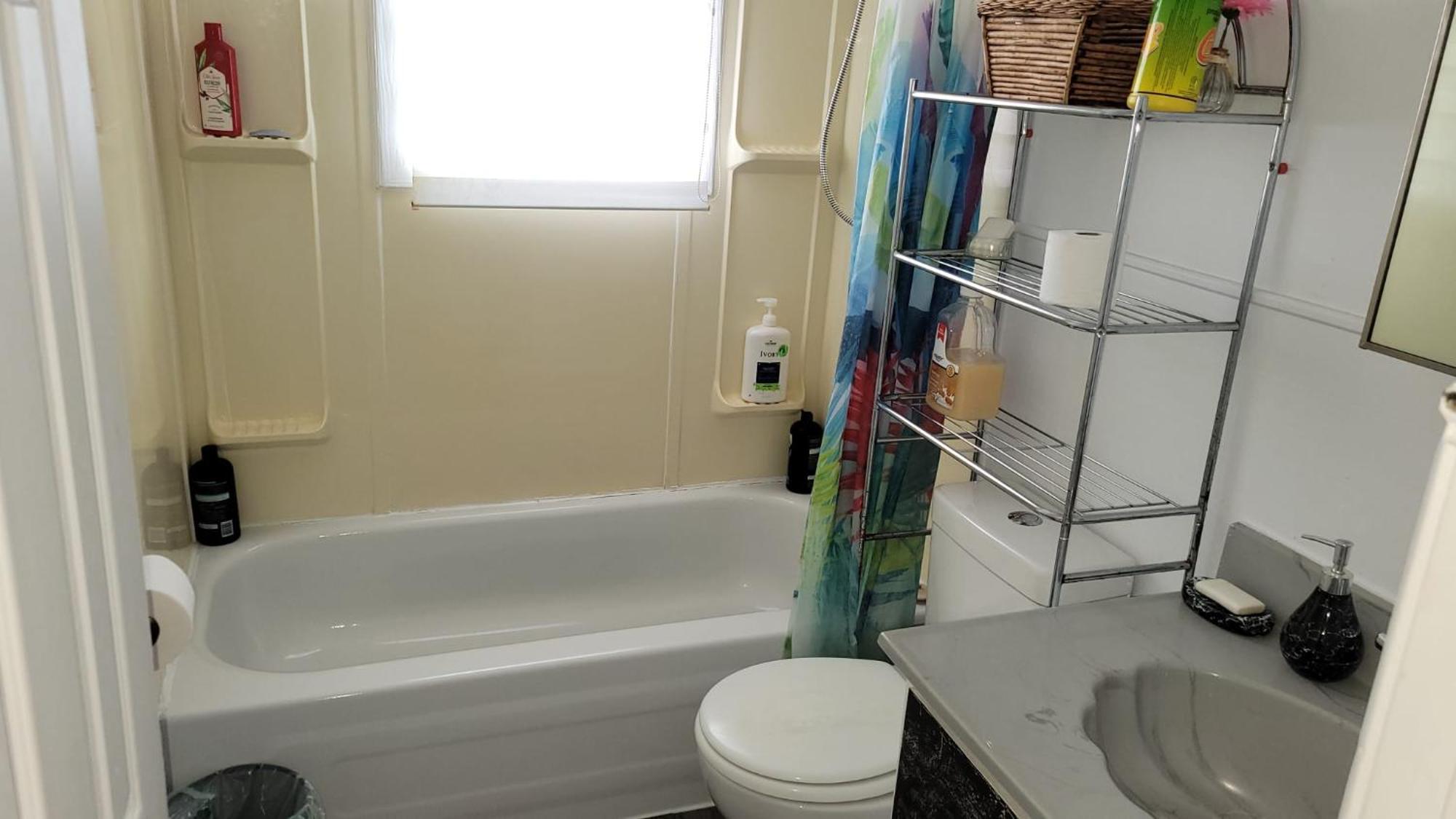 Quiet Cozy Apartment Next To Highway Wifi+Netflix Edmundston Buitenkant foto