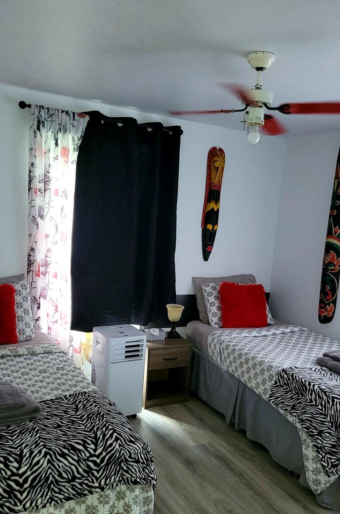 Quiet Cozy Apartment Next To Highway Wifi+Netflix Edmundston Buitenkant foto