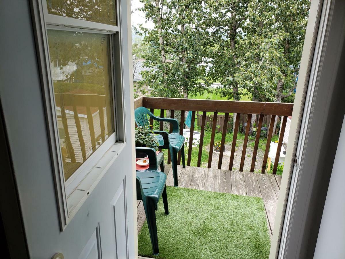 Quiet Cozy Apartment Next To Highway Wifi+Netflix Edmundston Buitenkant foto